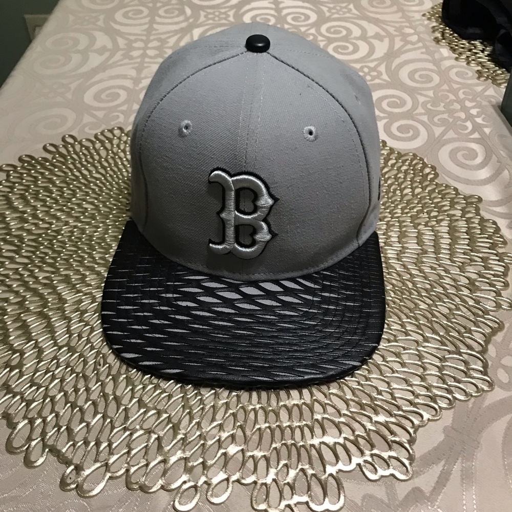 Boston RedSocks snap back hat with leather rim